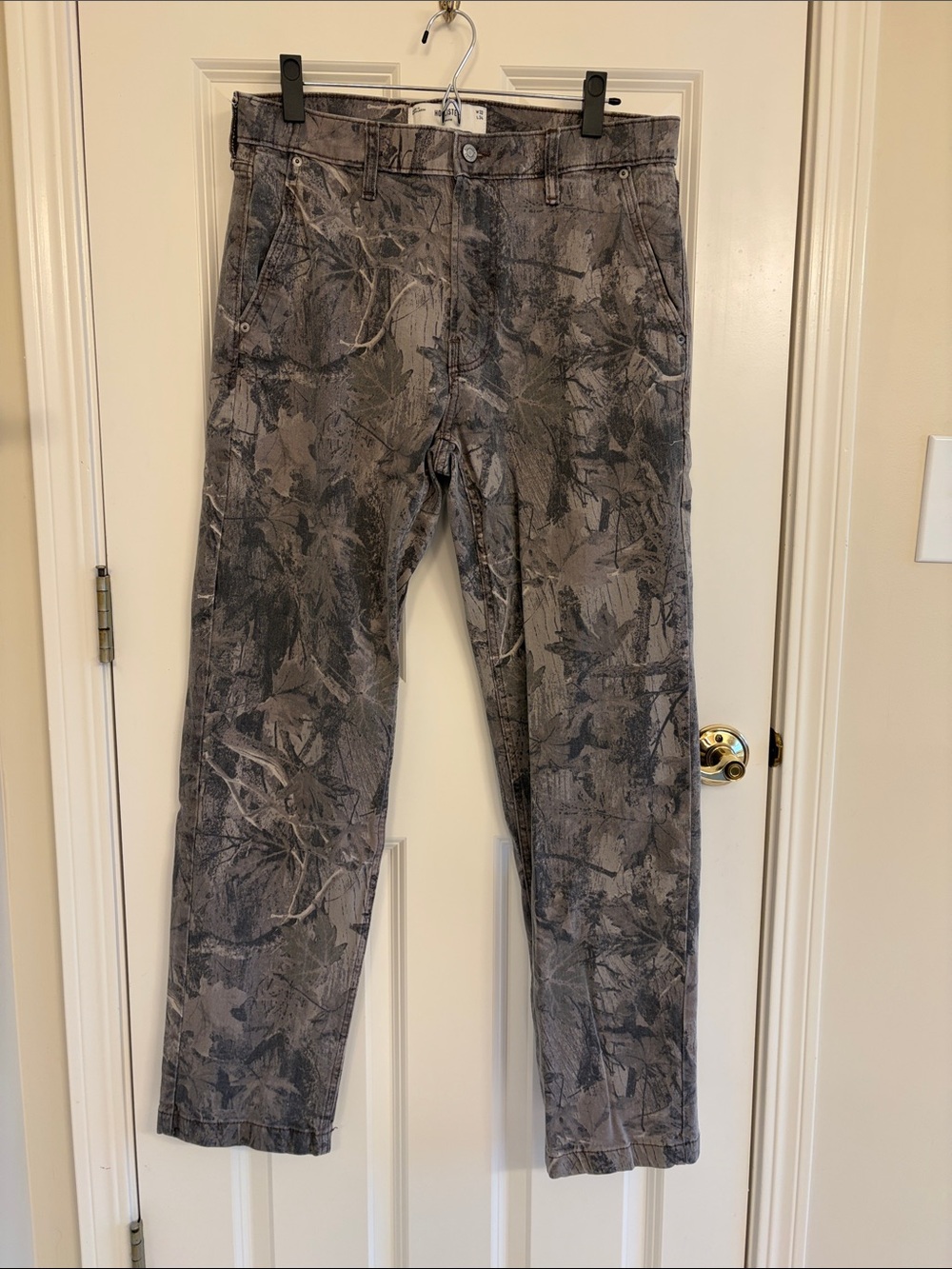 Hollister Gray Camouflage-Print Chino Pants 32x34